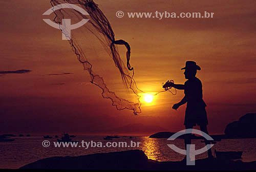  Fishing - Fisherman throwing a net 