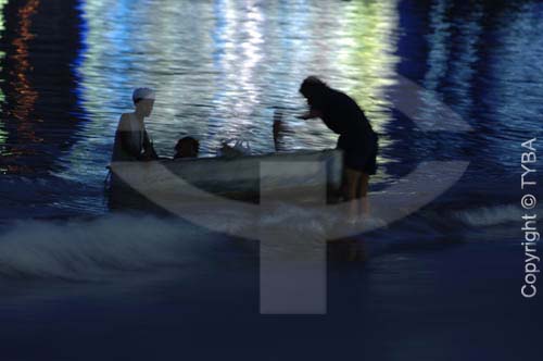  Silhouette of fishermen in the boat at the beach - Barra de Guaratiba Beach, at the south coast of Rio de Janeiro city, near the Restinga da Marambaia (Marambaia Coastal Plain) - Rio de Janeiro city - Brazil 