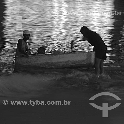  Silhouette of fishermen in a boat at the beach - Barra de Guaratiba Beach, at the south coast of  Rio de Janeiro city, near the Restinga da Marambaia (Marambaia Coastal Plain) - Rio de Janeiro city - Brazil 