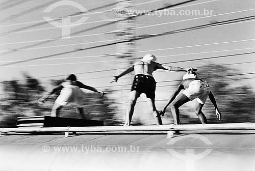  Train surfers - Rio de Janeiro  