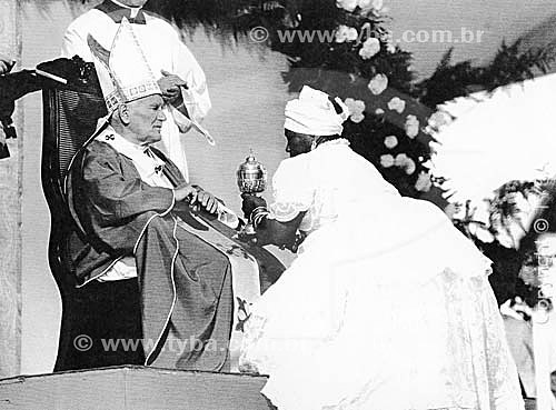  Baiana (typical women from Bahia) usually devoted of the candombe, religion of African origin, and the Pope Karol Josef Wojtyla during his visit to Brazil in 1991 - Salvador - Bahia state - Brazil 