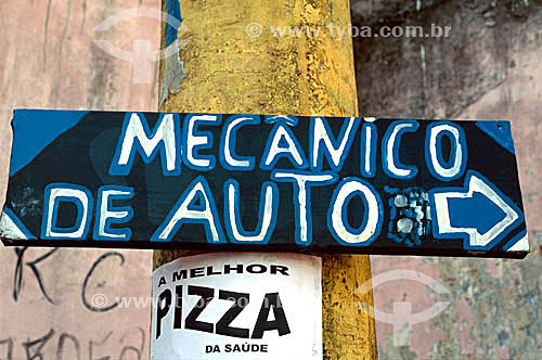  Advertising sign of a car mecanic 