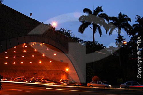  Traffic in a  tunnel 