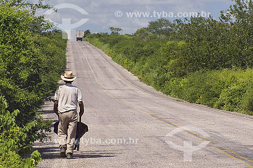  Man walking at a highway or road (AL-220) - Delmiro Gouveia city - Alagoas state - Brasil - June 2005 