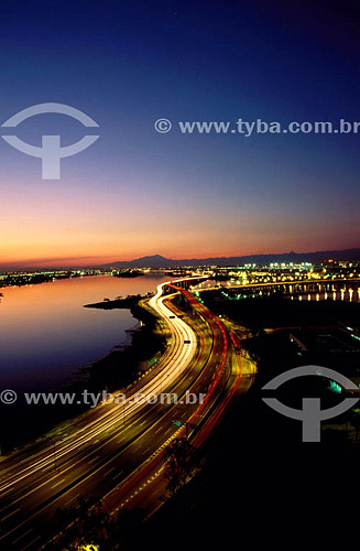  Lights of cars moving along Linha Vermelha at twilight - Rio de Janeiro city - Rio de Janeiro state - Brazil 