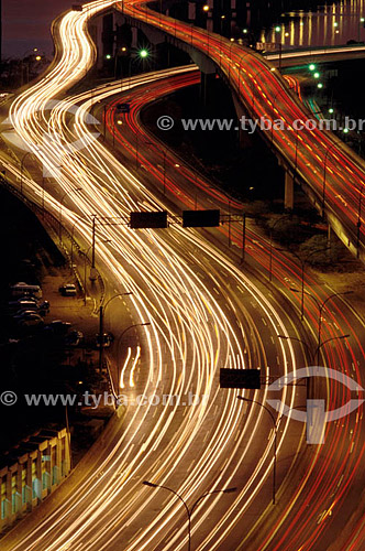  Lights of cars moving along Linha Vermelha at twilight - Rio de Janeiro - RJ - Brazil 
