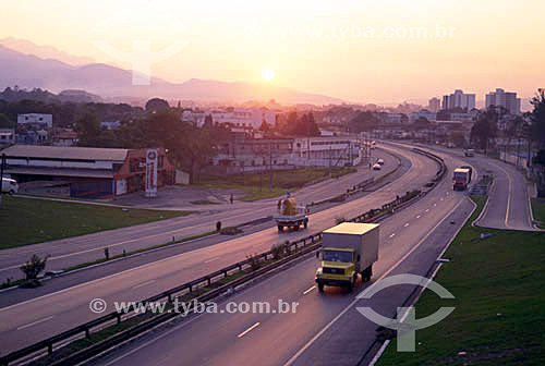  Cars at Via Dutra highway or road, that connects Rio de Janeiro city and São Paulo city - REsende city - Rio de Janeiro state - Brazil 