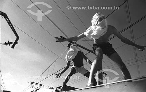 Train surfers - Rio de Janeiro city - Rio de Janeiro state - Brazil  