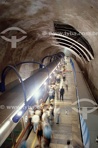  People entering and exiting the Subway - Cardeal Arcoverde Station - Copacabana - Rio de Janeiro city - Rio de Janeiro state - Brazil 