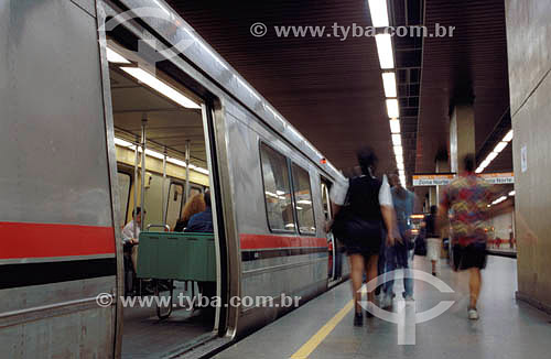  People entering and exiting the Subway - Rio de Janeiro - RJ - Brazil 