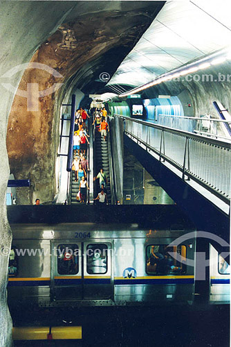  People ascending and descending the escalators at Cardeal Arcoverde Subway Station - Copacabana - Rio de Janeiro city - Rio de Janeiro state - Brazil 