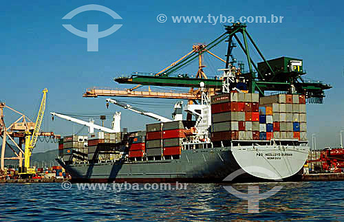  Cargo ship full of containers anchored at Rio de Janeiro city port - Rio de Janeiro state - Brazil 