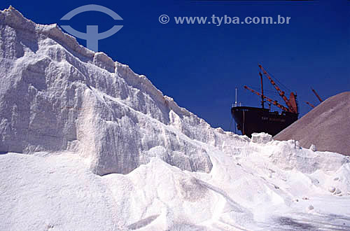 Load of salt at the port - Rio de Janeiro city - Rio de Janeiro state - Brazil 
