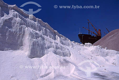  Load of salt at the port - Rio de Janeiro city - Rio de Janeiro state - Brazil 