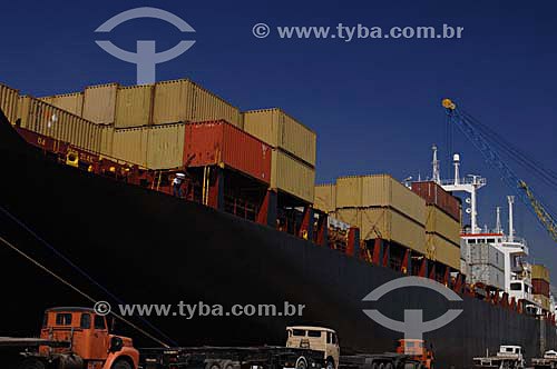  Export - Ship with containers - Rio de Janeiro city Port - Rio de Janeiro state - Brazil - August 2006 