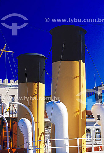  Boat funnel 