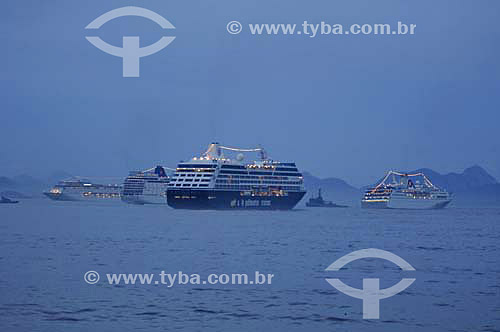  cruises / ships on the Copacabana sea during the reveillon party of 2007 - Copacabana - Rio de Janeiro city - Rio de Janeiro state - Brazil 
