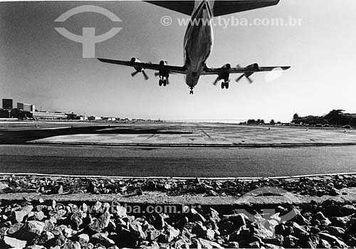  Lockheed Electra landing, airplane symbol of the flight path from Rio de Janeiro to Sao Paulo during decades, until December 1991. Santos Dumnont Airport - Rio de Janeiro - Brasil 