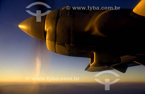  Detail of the helix of an airplane twirling 