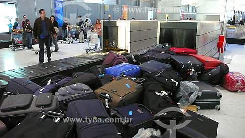  Luggage at Charles Degaulle airport - Paris city - France - 11/2007 