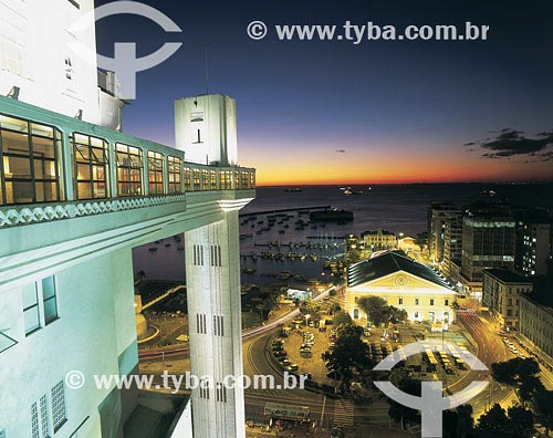  Subject: Lacerda lift at sunset Place: Salvador city - Bahia state - Brazil Date: 10/12/2001 