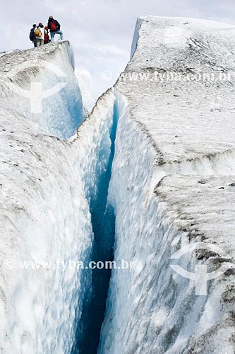  Subject: Trekking on the Viedma Glacier Place: Los Glaciares National Park - Patagonia Country: Argentina Date: 22/01/2007 