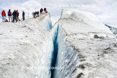  Subject: Trekking on the Viedma Glacier Place: Los Glaciares National Park - Patagonia Country: Argentina Date: 22/01/2007 