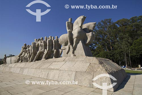  Subject: Monument to the flags, sculptured by Vitor Brecheret  Place: Sao Paulo city - Sao Paulo state  Date: 10/03/2007 
