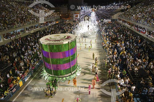  Subject: Parade of Mangueira samba school Place: Sambadrome - Rio de Janeiro city - Rio de Janeiro state Date: Carnival 2005 