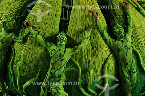  Subject: Parade of Grande Rio samba school Place: Sambadrome - Rio de Janeiro city - Rio de Janeiro state Date: Carnival 2005 