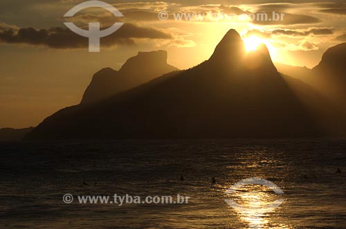  Subject: Sunset at Leblon beach Place: Rio de Janeiro city - Rio de Janeiro state Date: 27/09/2006  