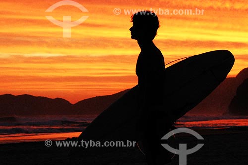  Subject: Surfer holding surf board 