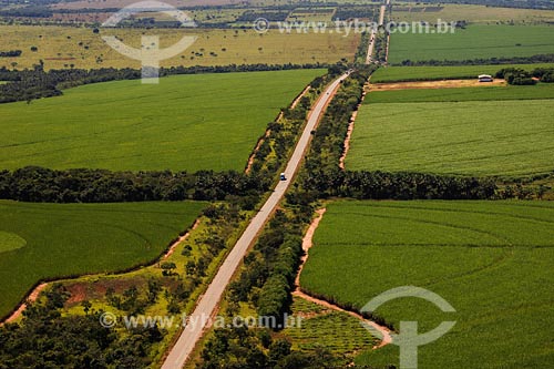  BR 365 road between Uberlandia and Canapolis - Minas Gerais state - March 2008 