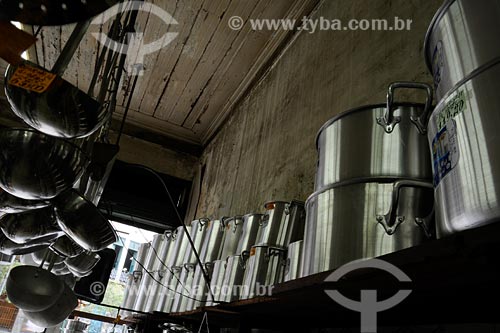  Subject: Pots for sale at Camerino street / Place: Rio de Janeiro city center - Rio de Janeiro state / Date:01/2008 
