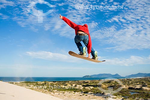  Subject: Sandboard at Joaquina beach / Place: Florianopolis city - Santa Catarina state / Date: 06/2008 