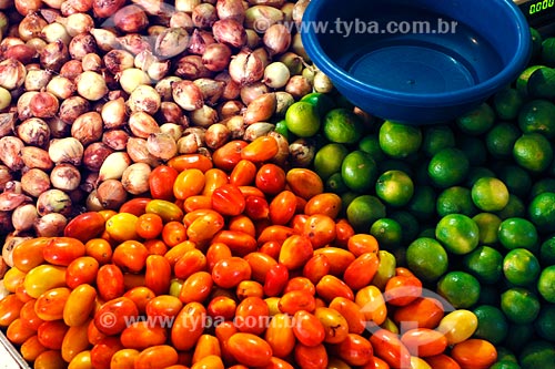  Subject: Tomatos, lemons and onions - Central Market / Place: Sao Luis city - Maranhao state / Date: 08/2008 