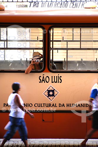  Subject: Tourist inside bus, in front of the Central Market / Place: Sao Luis city - Maranhao state / Date: 08/2008 
