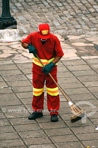  Subject: Employe of Limpel company (responsible for garbage collection of Sao Luis city) / Place: Sao Luis city - Maranhao state / Date: 08/2008 