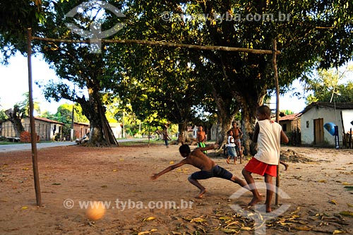  Subject: Children playing soccer / Place: Recurso village - Santa Rita region - Maranhao state / Date: 08/2008 