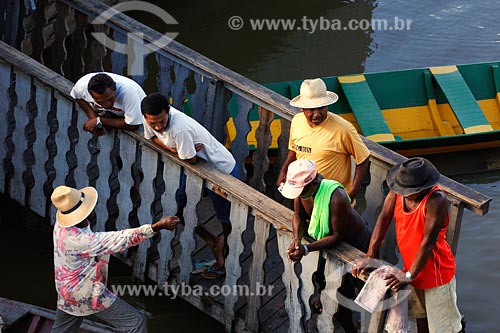  Subject: Fishermen on the shore of Pindare river / Place: Pindare-Mirim town - Maranhao state / Date: 08/2008 