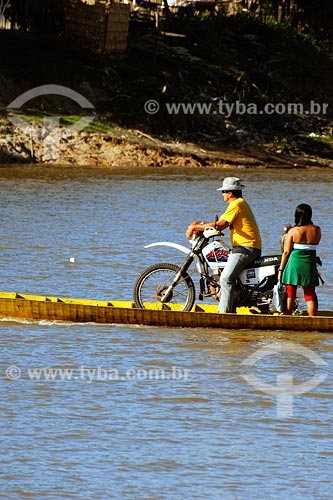  Subject: Motorized canoe crossing Pindare river / Place: Pindare-Mirim town - Maranhao state / Date: 08/2008 