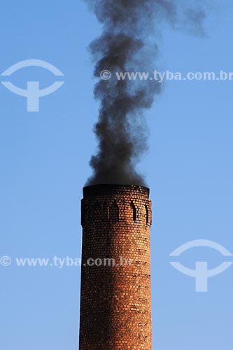  Subject: Smoke coming out of pottery chimney / Place: Imperatriz town - Maranhao state / Date: 08/2008 