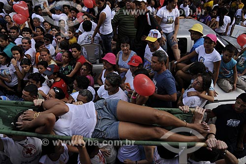  Subject: Procession - Cirio de Nazare (Nazareth Candle) - Person feeling sick in the middle of the crowd / Place: Belem City - Para State - Brazil / Date: 10/12/2008 