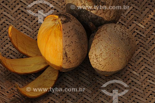  Subject: Basket with Abricó (Apricot) / Place: Belem City - Para State - Brazil / Date: 10/13/2008 