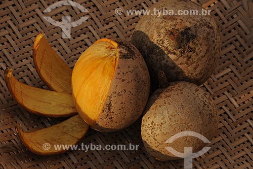  Subject: Basket with Abricó (Apricot) / Place: Belem City - Para State - Brazil / Date: 10/13/2008 
