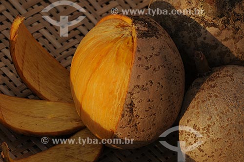  Subject: Basket with Abricó (Apricot) / Place: Belem City - Para State - Brazil / Date: 10/13/2008 