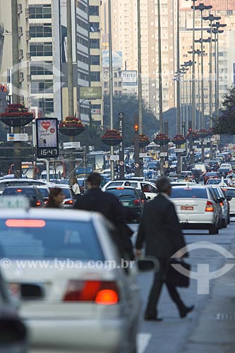  Subject: People at Paulista Avenue / Place: Sao Paulo City - Sao Paulo State / Date: 06/2006 
