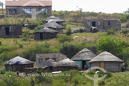  Subjcet: Zulu`s typical habitation / Location: Kwazulu Nata Province - South Africa / Date: 03/14/2007 