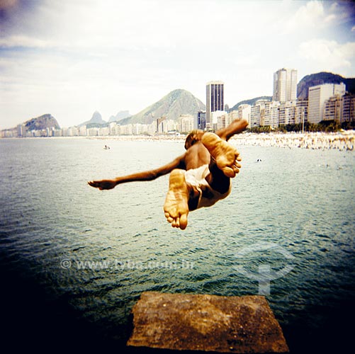  Subject: Copacabana beach, photo essay done with Holga machine between 2005 and 2007 / Place: Rio de Janeiro City- Rio de Janeiro State - Brazil / Date: 01/01/2005 