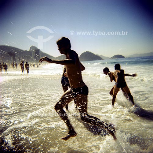  Subject: Copacabana beach, photo essay done with Holga machine between 2005 and 2007 / Place: Rio de Janeiro City - Rio de Janeiro State - Brazil / Date: 01/01/2005 